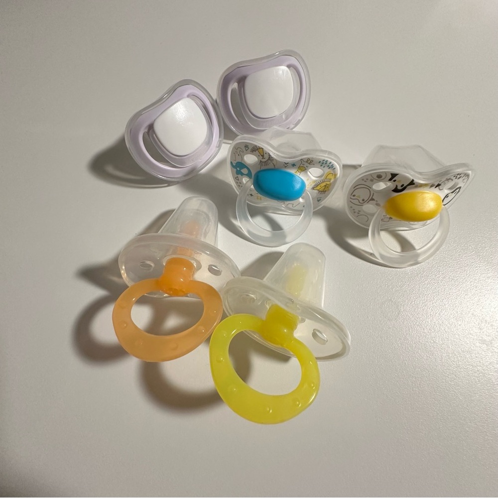 Lot of Baby Pacifier 0-6M